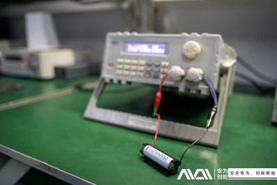 Analiżi tal-kawżi tar-reżistenza interna żieda fil-batteriji tal-litju waqt ċ...